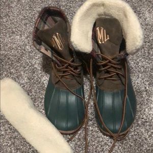 Duck boots
